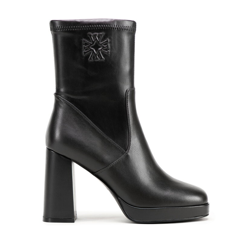 Damskie botki na wysokim słupku z monogramem czarne 99-D-512-1