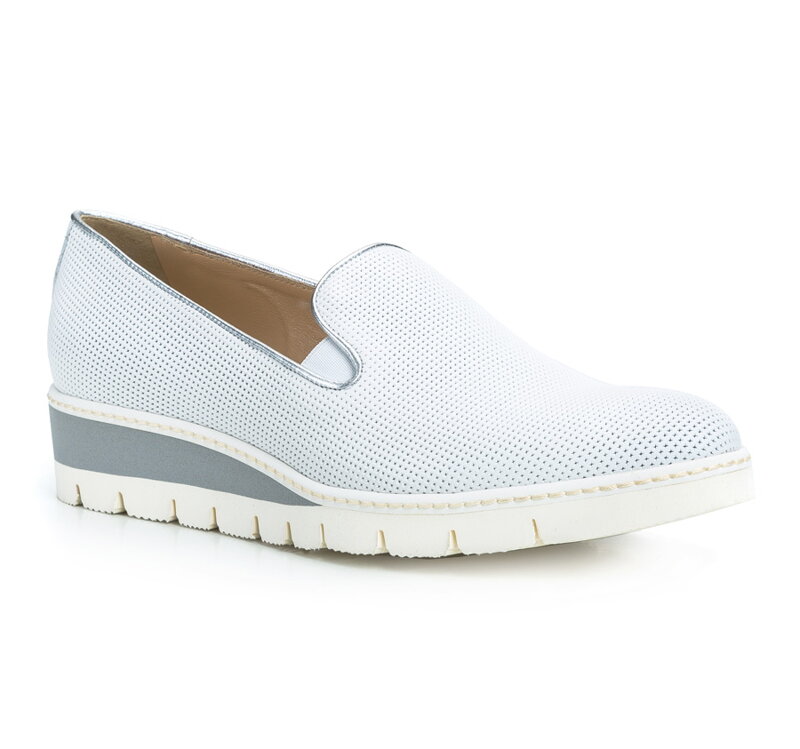 Damskie mokasyny skórzane perforowane 84-D-101-S