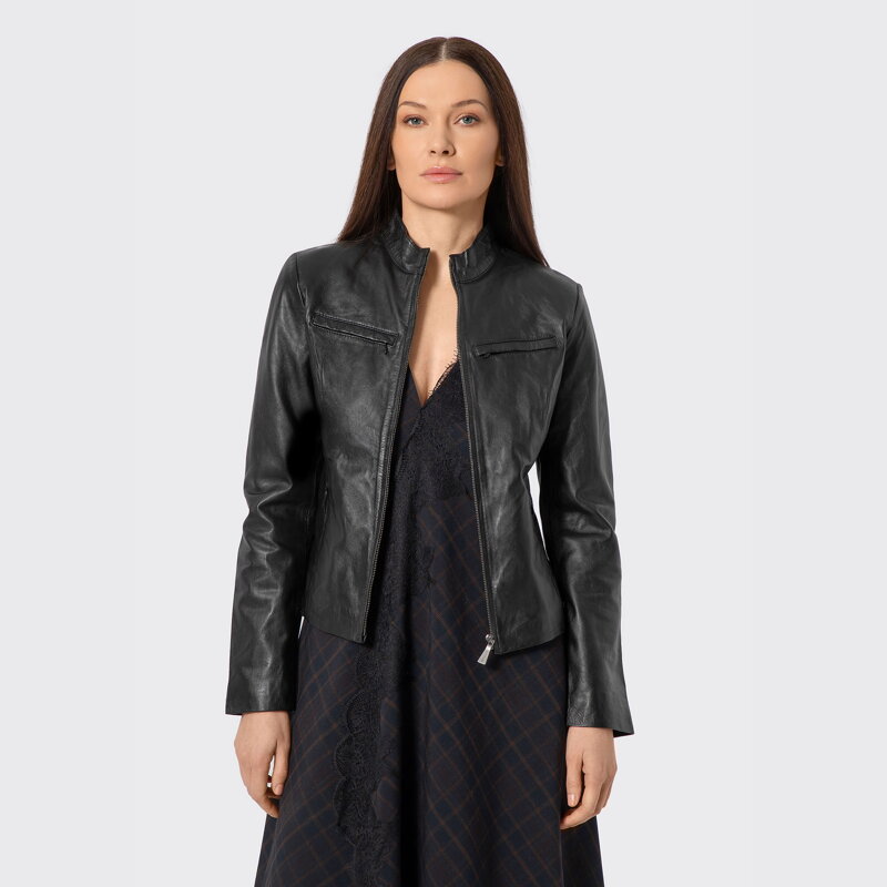 Damska kurtka skórzana z wieloma kieszeniami czarna 100-09-801-1