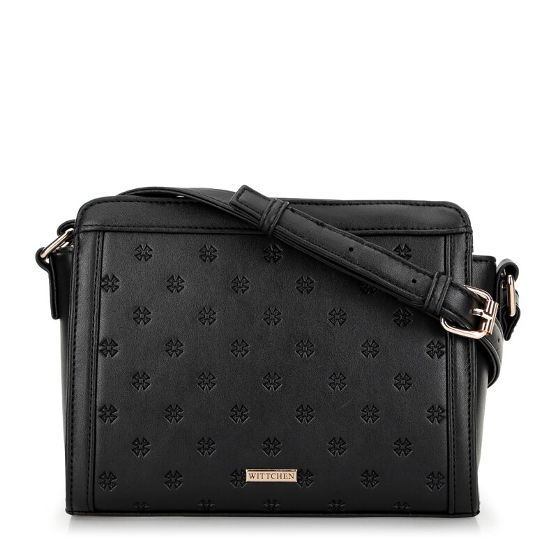 Dámska crossbody kabelka s reliéfnym monogramom, čierna 99-4Y-231-1 Dámska crossbody kabelka s reliéfnym monogramom, čierna 99-4Y-231-1