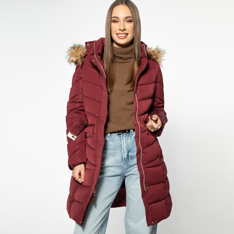 Damski płaszcz pikowany z paskiem ciemny czerwony 97-9D-900-3