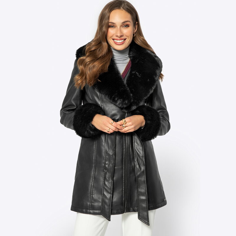 Damski płaszcz z futerkowym kołnierzem czarny 99-9P-108-1