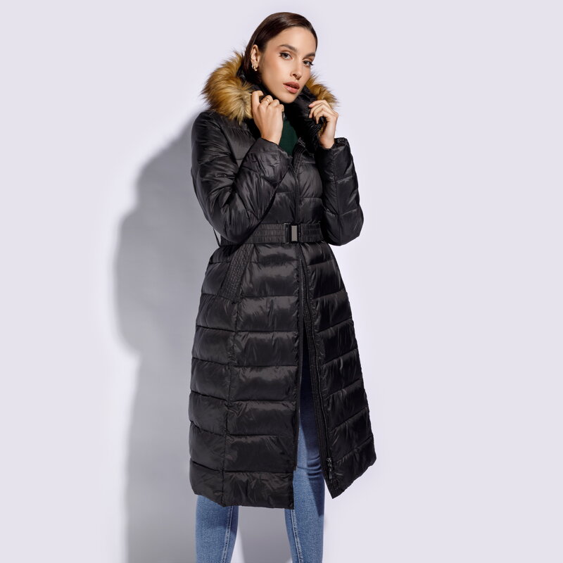 Damski płaszcz zimowy pikowany z kapturem czarny 95-9D-400-1