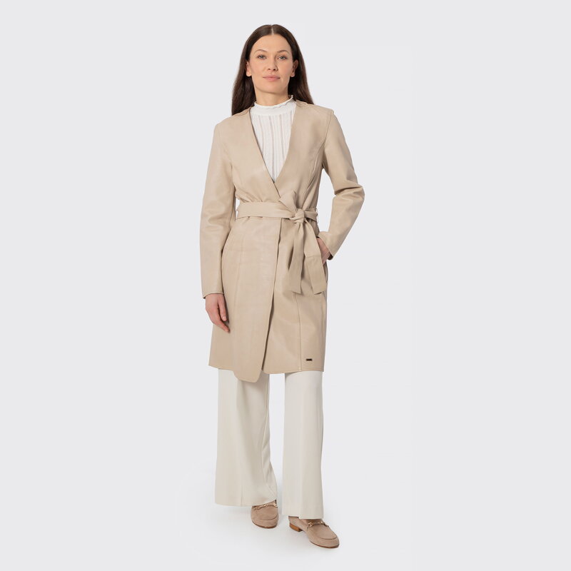 Płaszcz damski ze skóry naturalnej z paskiem w talii kremowy 102-09-402-0