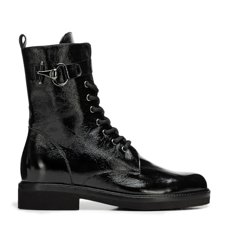 Skórzane botki z ozdobną klamrą czarne 101-D-112-1