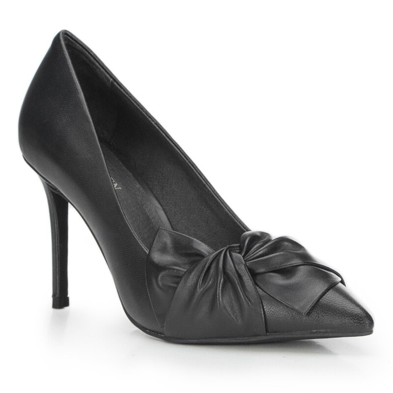 Szpilki skórzane z marszczoną ozdobą 87-D-926-1