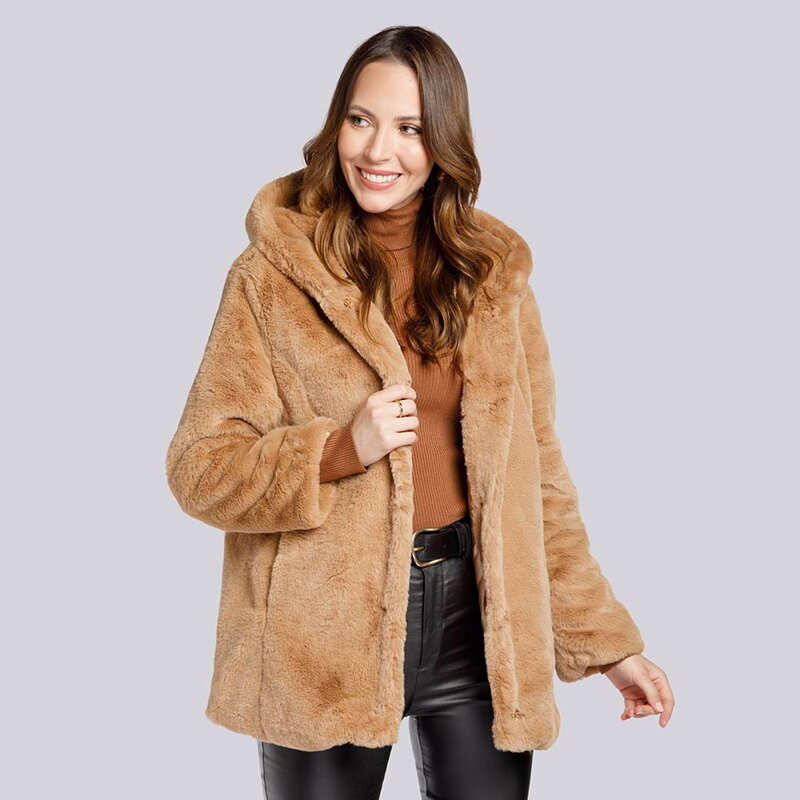 Sztuczne futerko z kapturem beżowe 93-9W-100-5